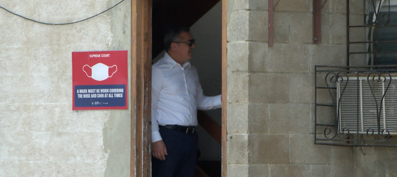 Embajador Alexis Rosado se Presenta en Corte por Caso de Agresión Sexual