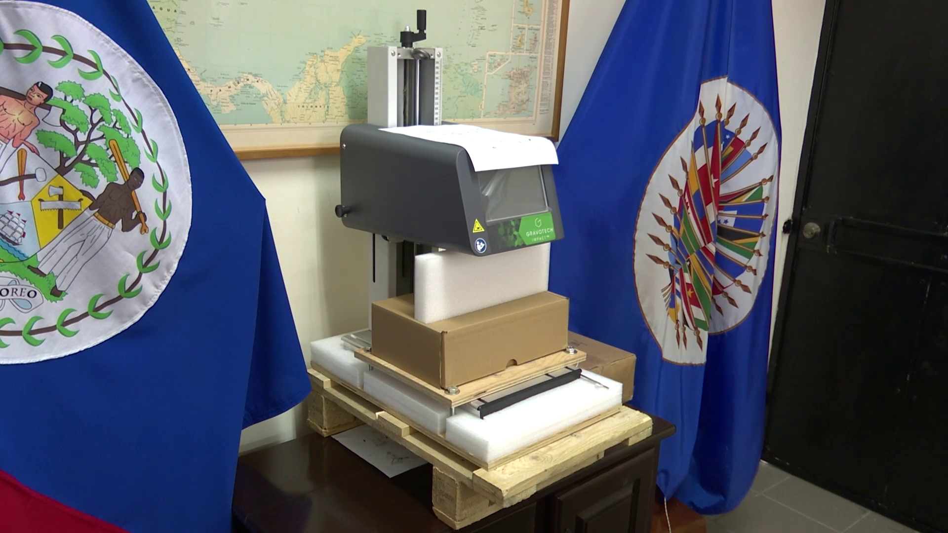 Belize recibe tercera máquina de marcaje de armas para combatir el tráfico ilegal