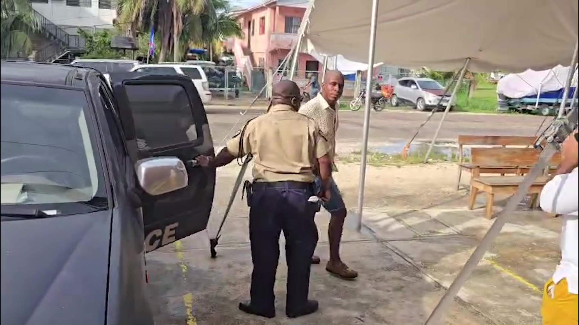 Munnings Freed, Explains Tax Trouble Outside Court