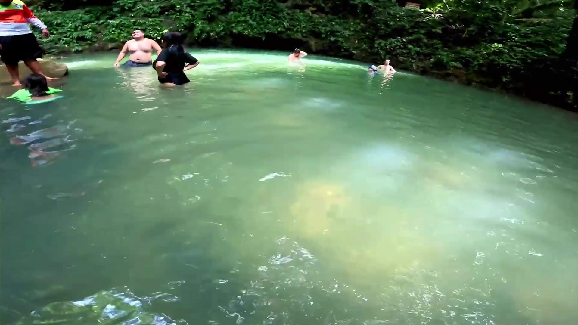 St. Herman’s Blue Hole fascina a visitantes