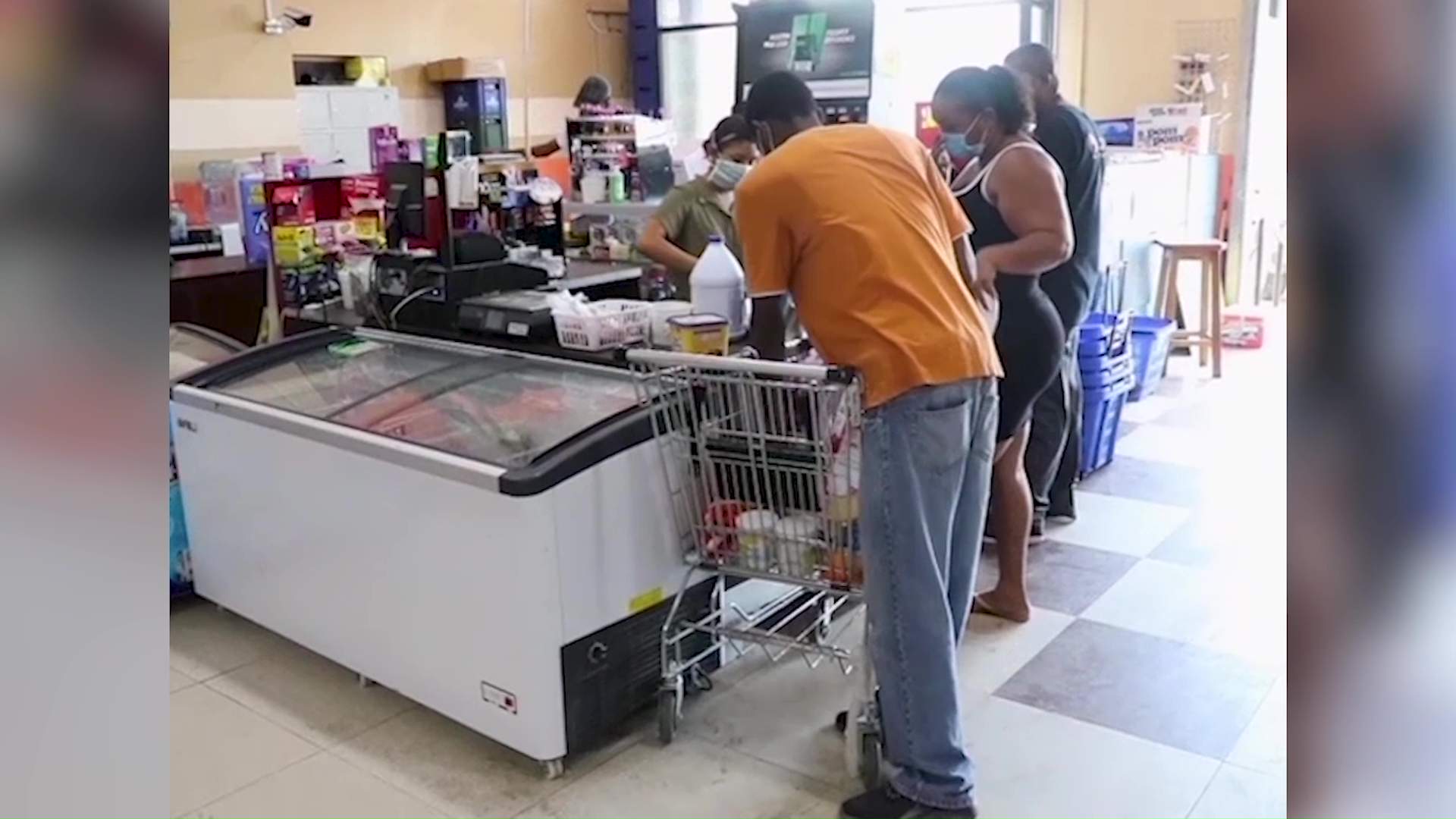 Belizeans Tighten Spending as Consumer Confidence Slips