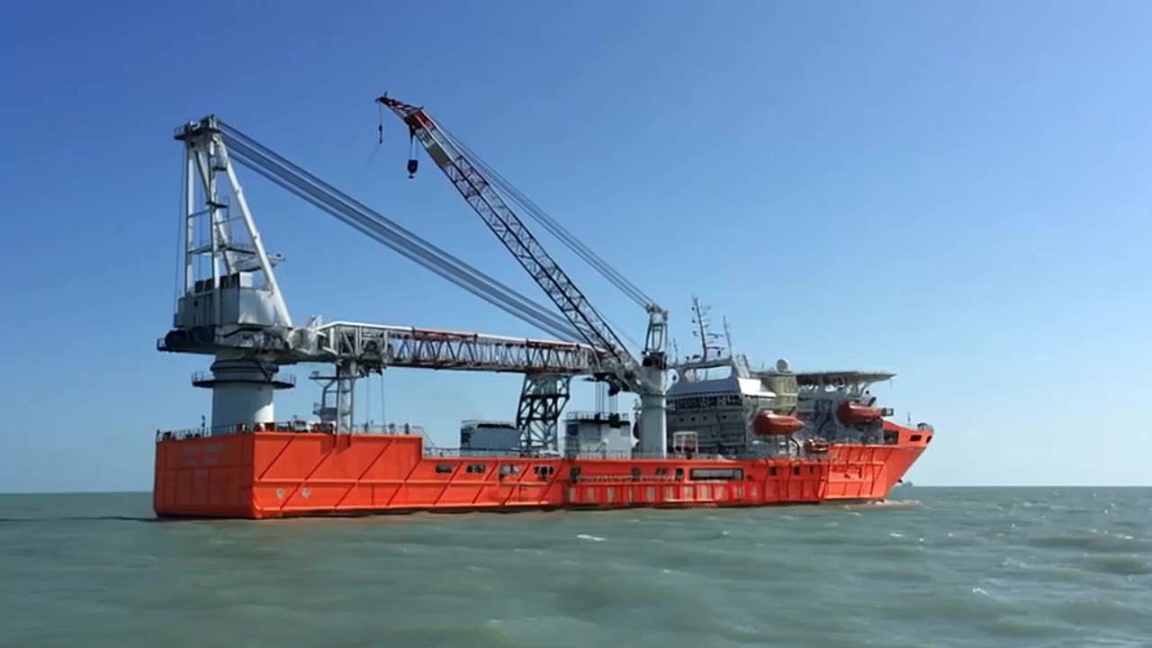 Captain America Anchors Briefly in Belizean Waters