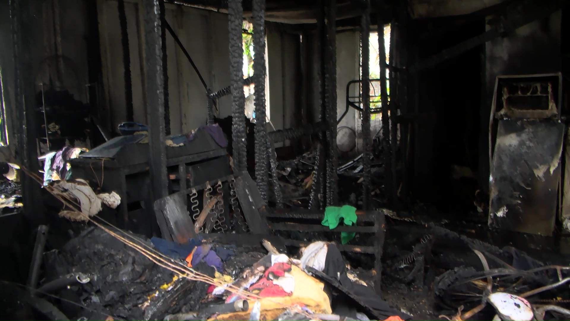 Incendio en calle Hibiscus deja a adulto mayor sin hogar