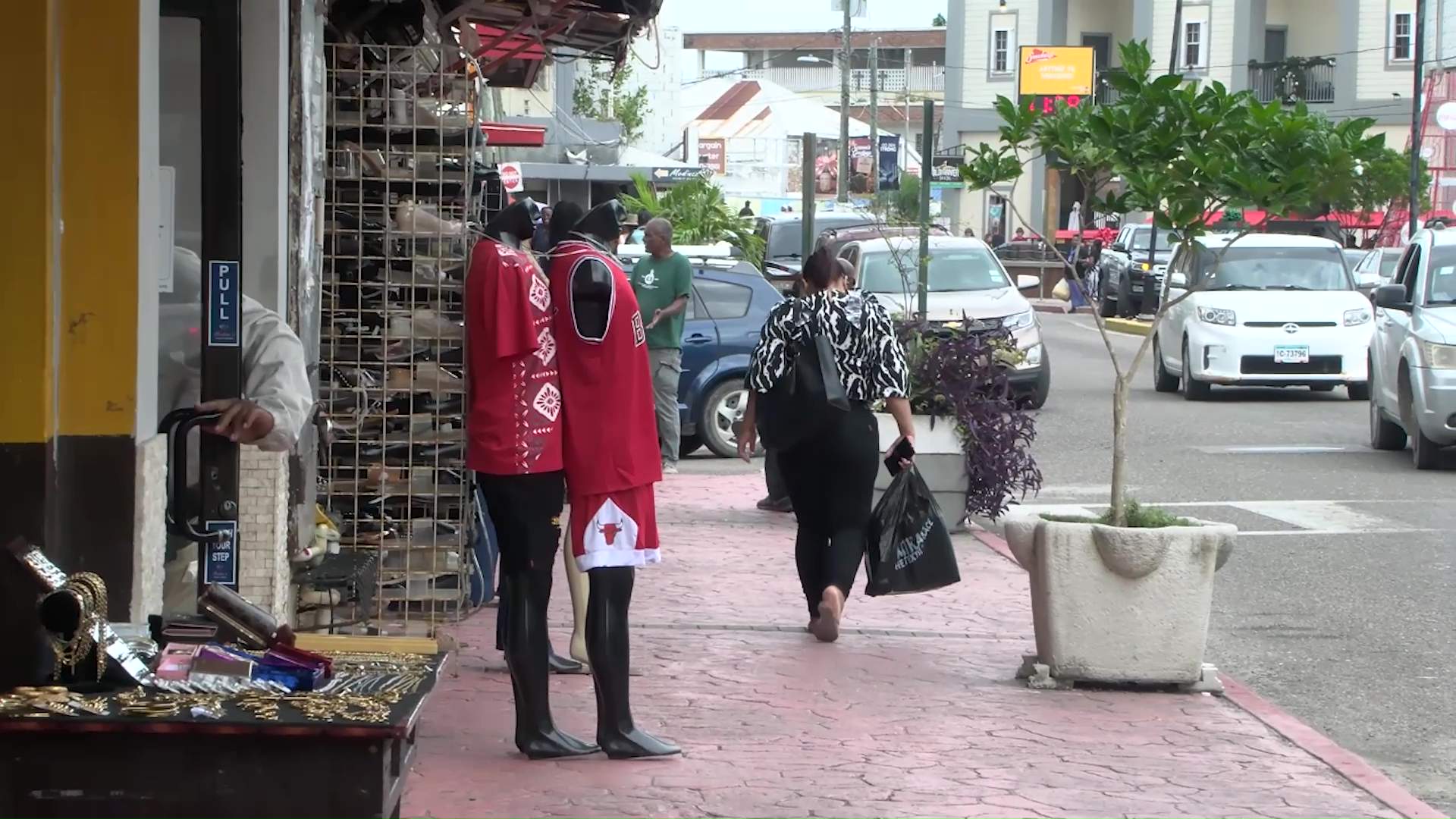 Belizeans Feel Financial Squeeze of Maaga Season