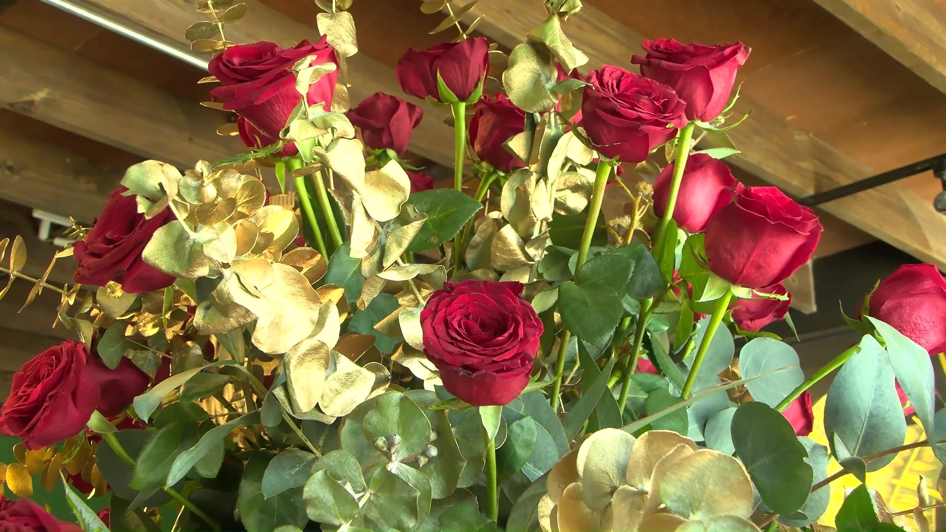 Valentine’s Day: Roses, Romance… and Red Flags