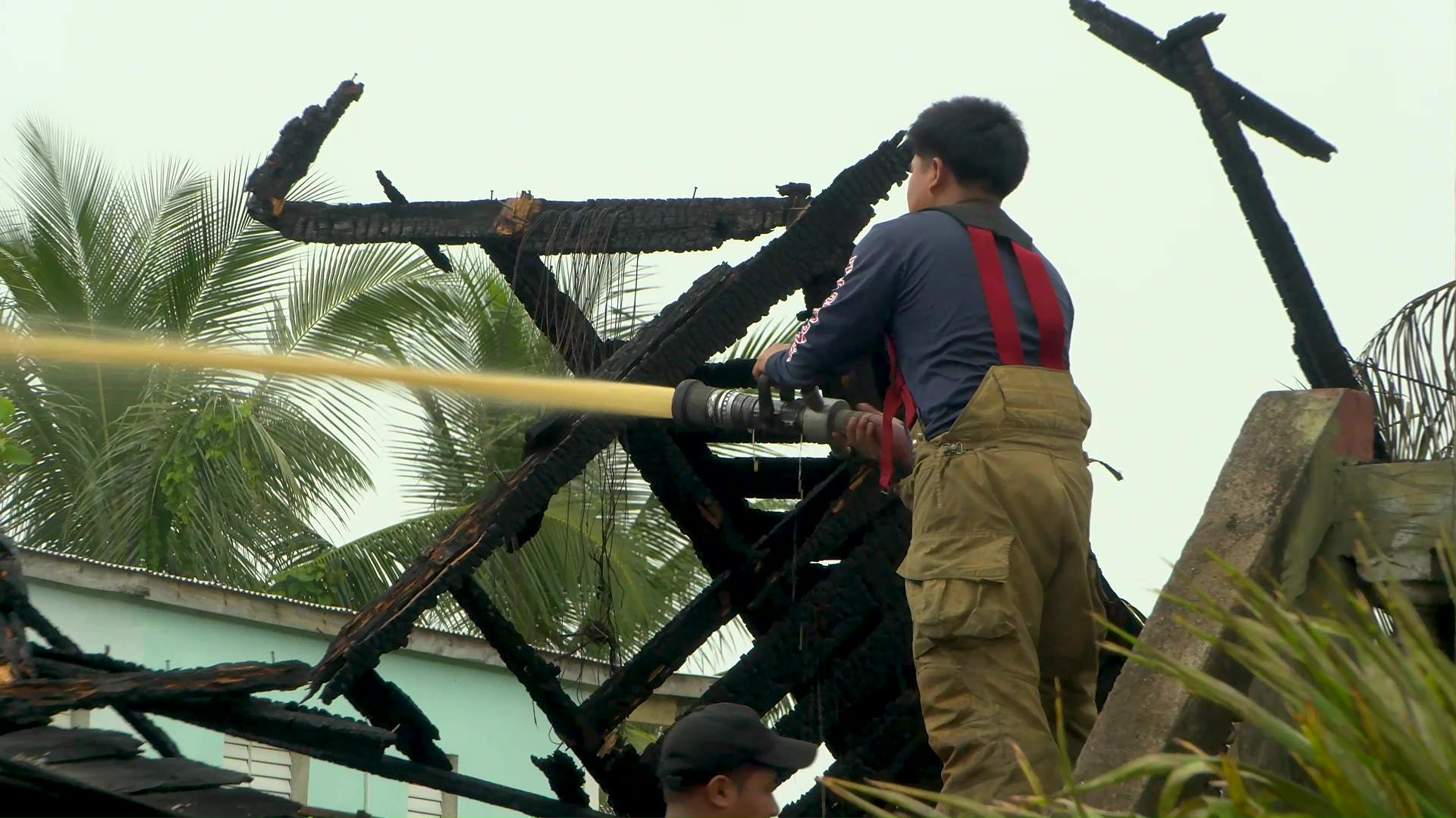 Bomberos reciben premios por servicio