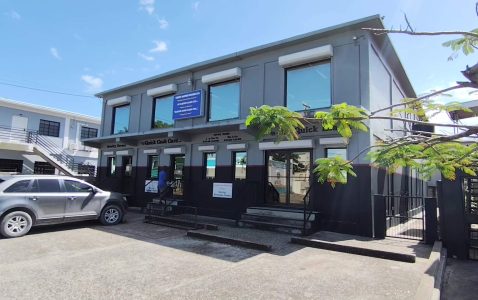 Acusan a dos adolescentes armados