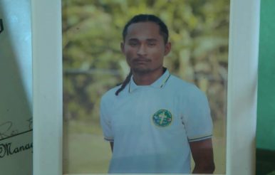 Madre en duelo exige respuestas tras muerte de joven en Camalote