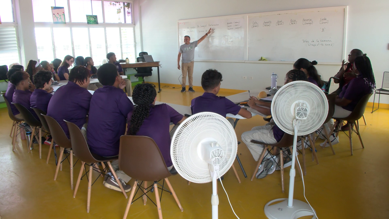 Deaf Students Start New School Year Without Interpreter
